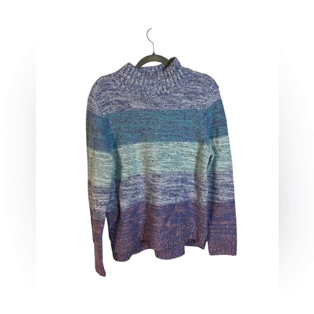 A Verve Ami mock turtleneck in size medium